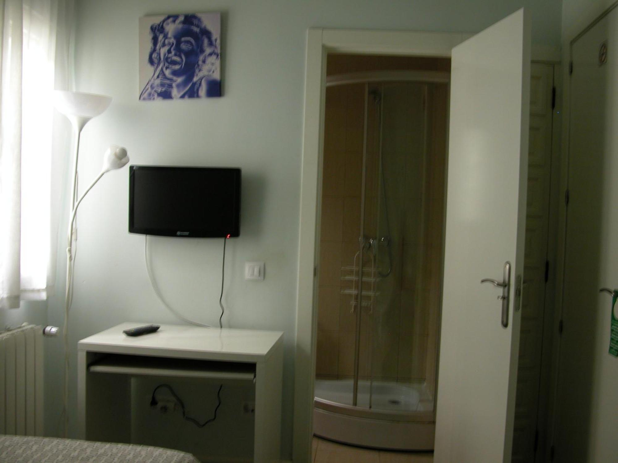 Goyal Pizarro Guest house Madrid